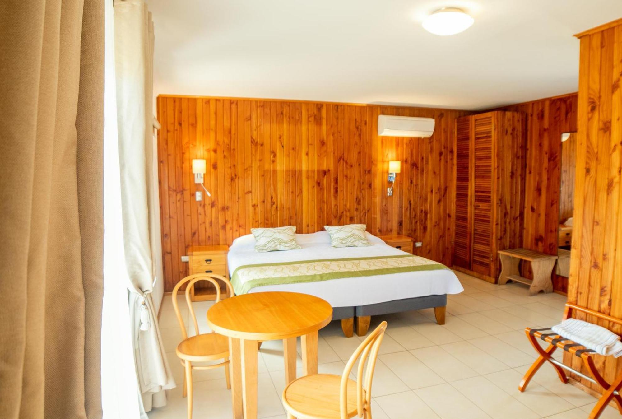Taha Tai Hotel Hanga Roa Exterior foto