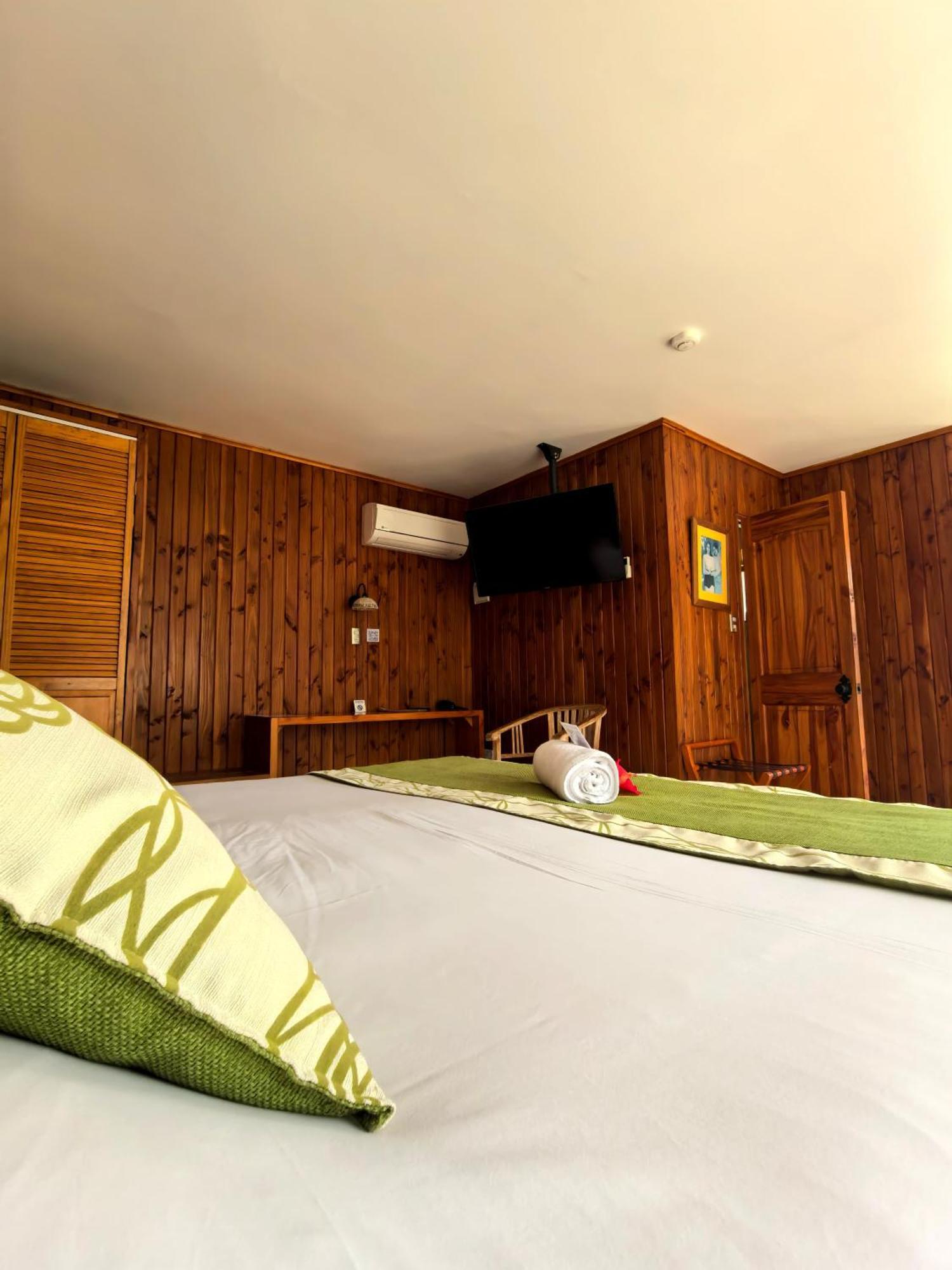 Taha Tai Hotel Hanga Roa Exterior foto